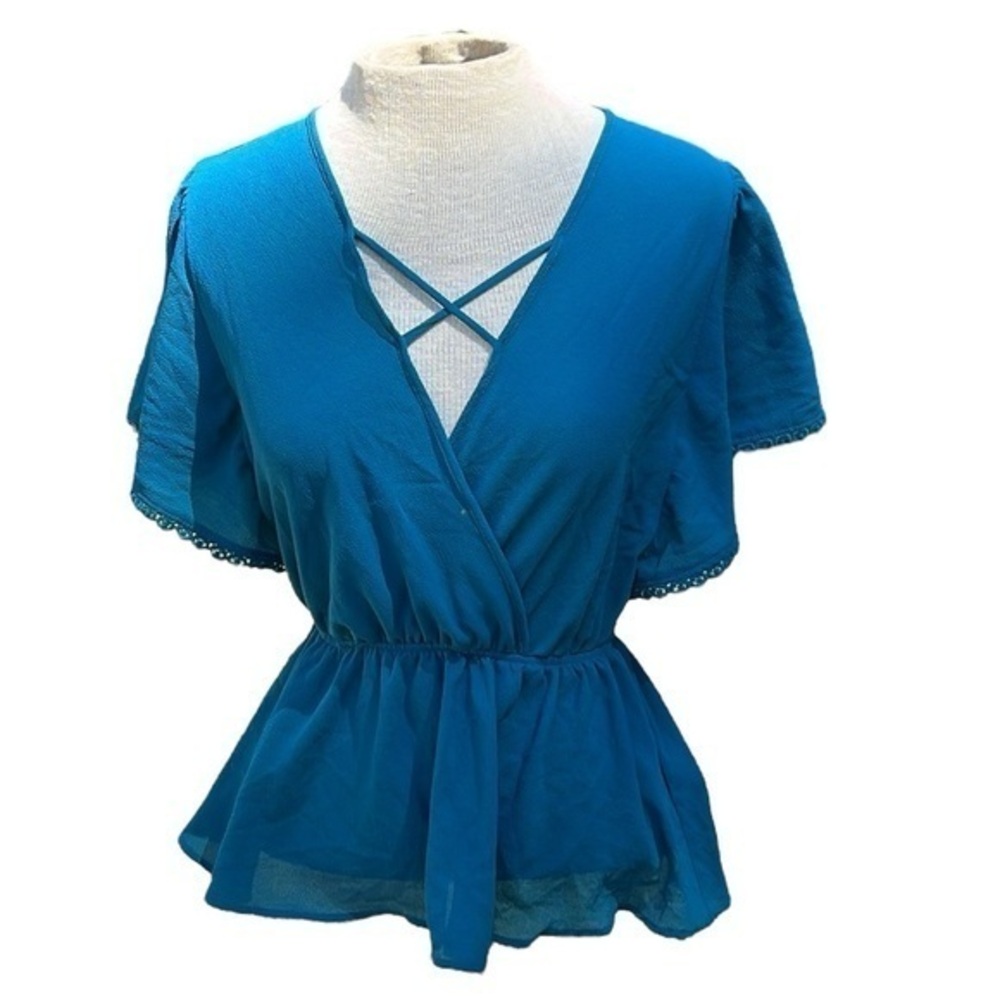 Monteau short sleeve blouse, color is blue, women’s size medium, cinched